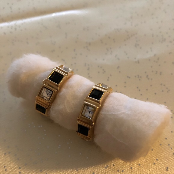Onyx and cubic zirconia earrings - Picture 4 of 8